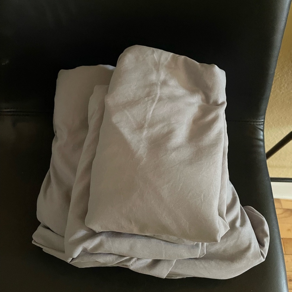 Duvet cover and 2 sham new standard size
